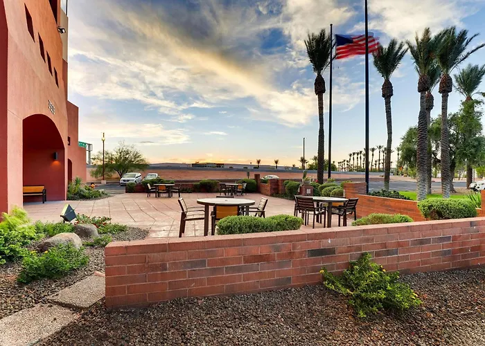 Hotel Drury & Airport 4*