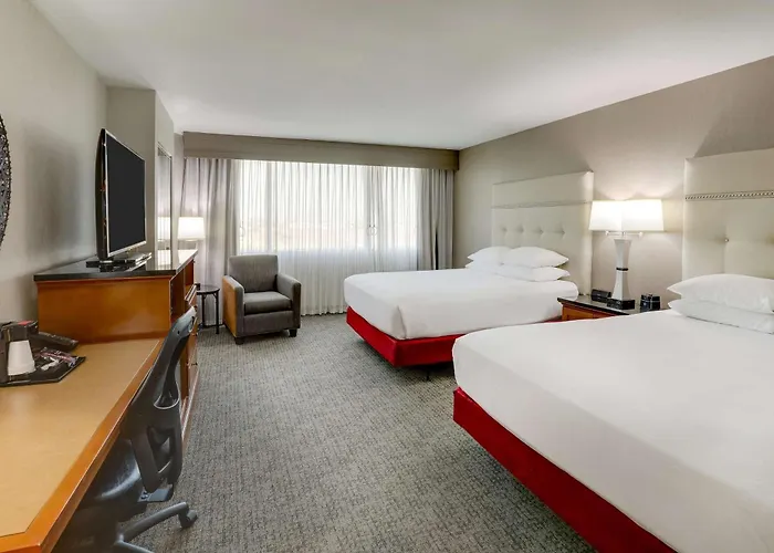 Hotel Drury & Airport