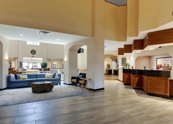 Hotel Drury & Airport 4*