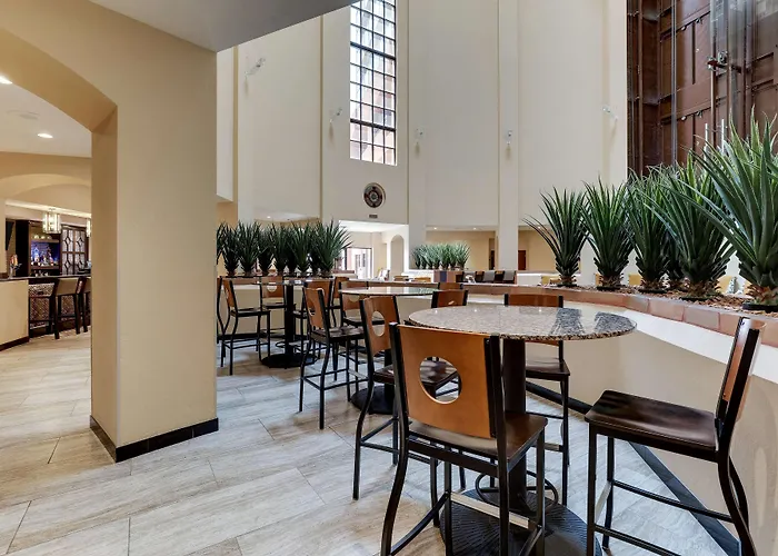 Hotel Drury & Airport 4*