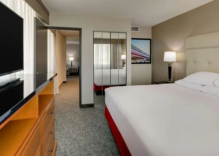 Hotel Drury & Airport